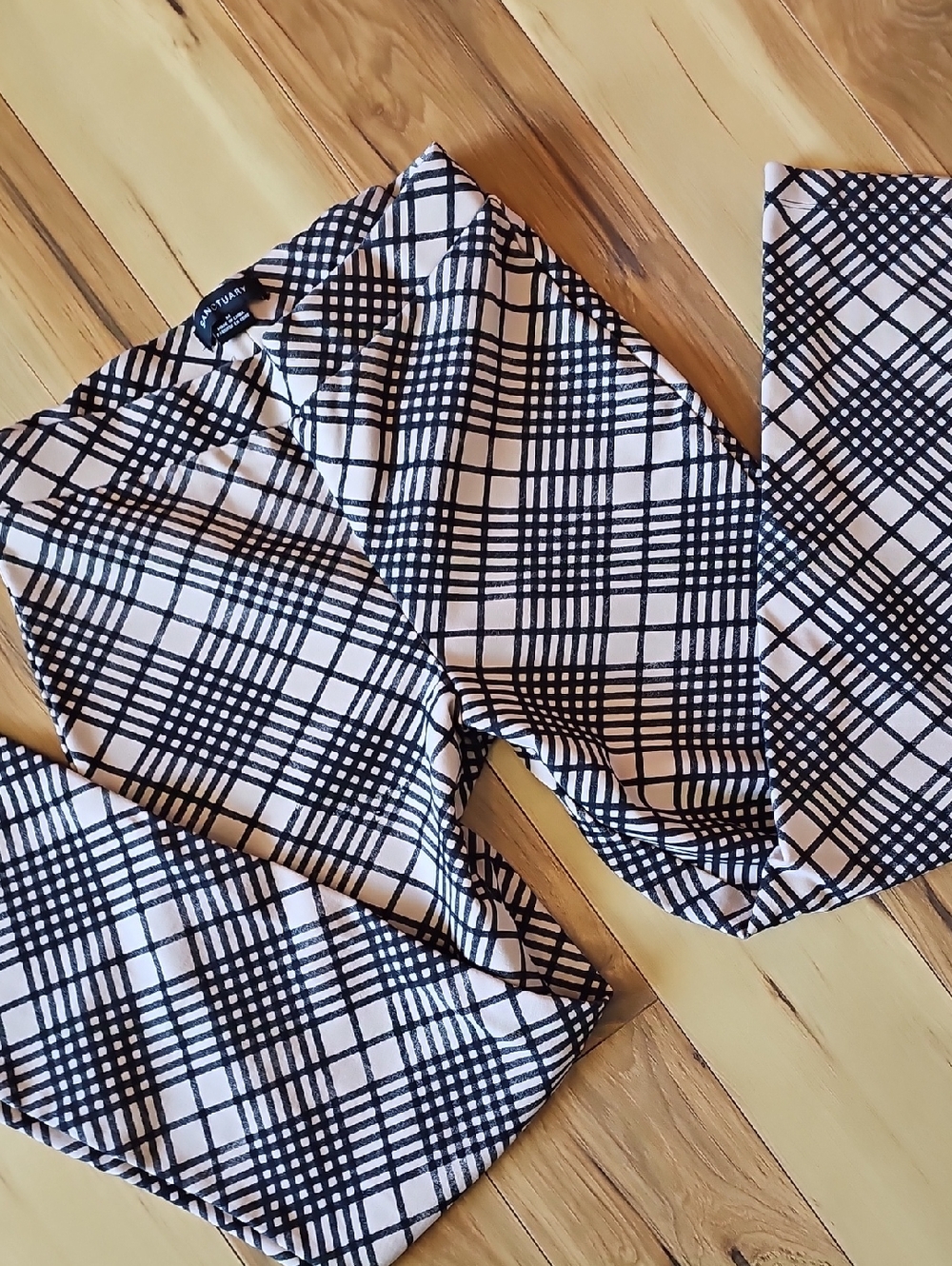 Sanctuary Black and Cream Geometric Plaid Crop Capri Ankle Ponte Pants